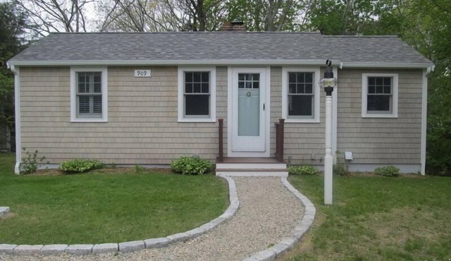 Little Gem walking distance to Osterville Village