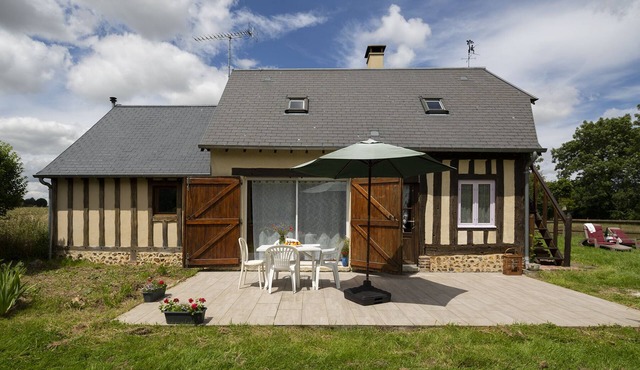Little Normandy, charming cottage, surrounded by nature, 3 minutes from the pool