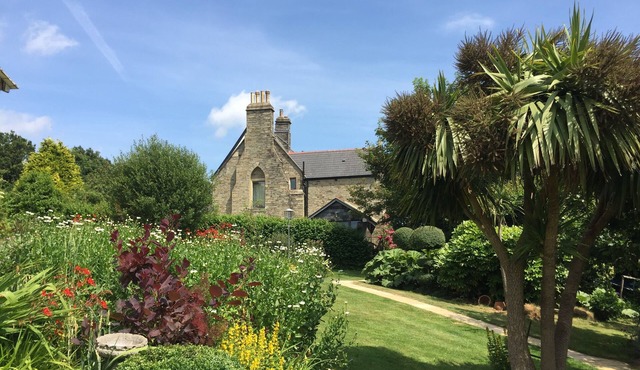 Little Peregrine, an Idyllic quiet cottage at Peregrine Hall.