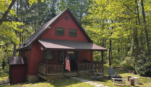 Little Red Cabin in Coolfont Mountainside Community, Berkeley Springs, WV