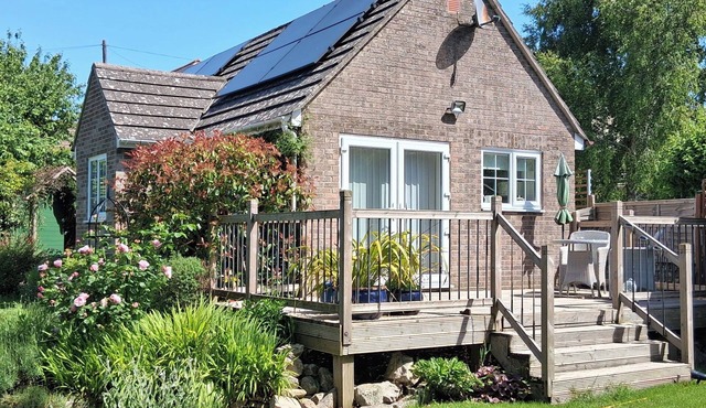 LITTLE RETREAT, romantic, with a garden in Upwey