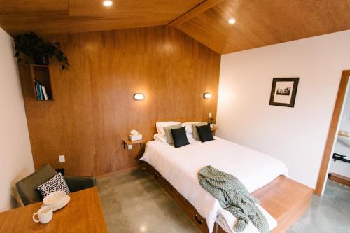 'Little Two' - Cosy Studio close to Airport