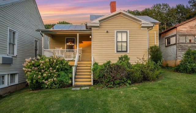 Little Yellow House: Walk to Downtown Staunton