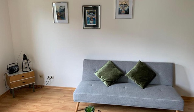 Live easy with balcony,Netflix, quiet, close to Football stadium, direct train connection, Espresso maker