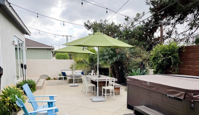 Live Like You're on Vacation in this Mid-Century Short-Term Rental