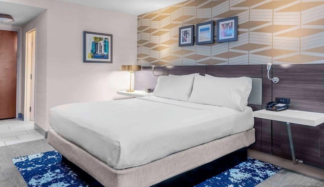 LL Bean King Room with Pool & Gym