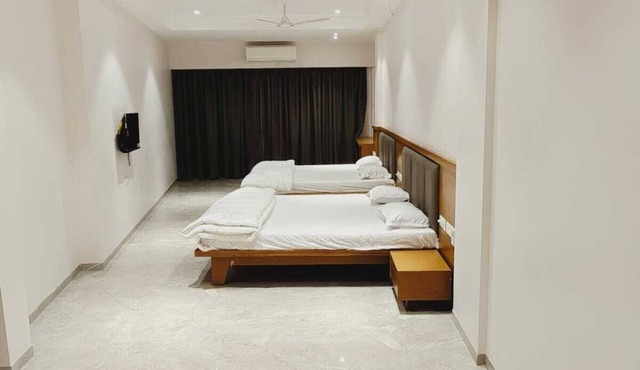 LL Palace