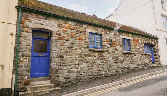 LLYS-YR-ONNEN, family friendly, with a garden in Carmarthen