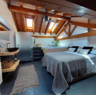 Lo Attic