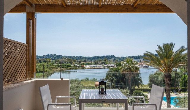 Loadstar Rooms & Suites