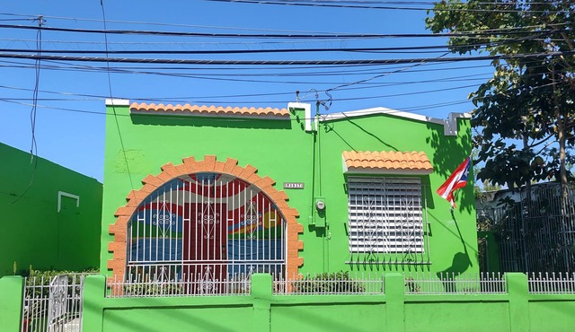 Local Experience! 5 Minutes to Beach; Solar + Cistern & 4 AC Units