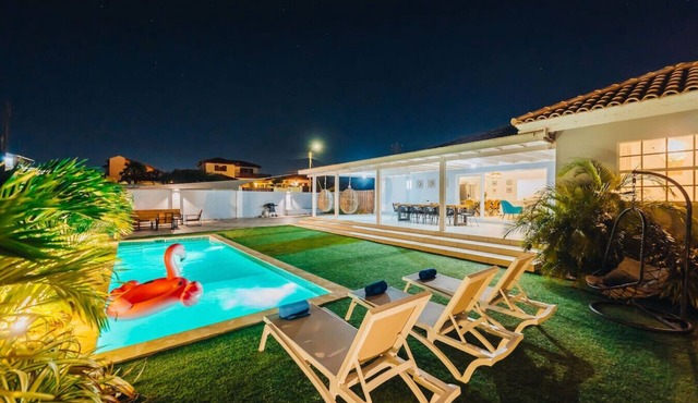 Local Vibes Villa, Big Pool and Outdoor, 10 sleeps