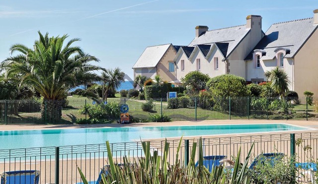 LocaLise - A05 - Plain-pied avec petite vue mer donnant sur la piscine et le jardin - Grande salle de bain - Wifi inclus - draps inclus - animaux bienvenus - parking gratuit