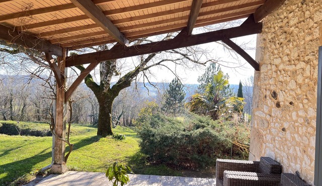 Located in a haven of greenery 15 minutes from Villereal and Monpazier
