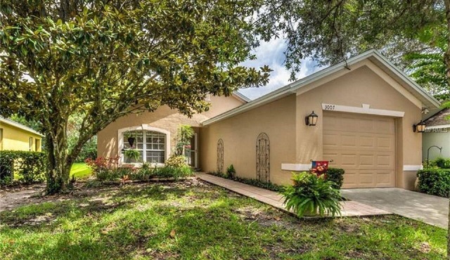 Located in Beautiful Country Club of Mount Dora
