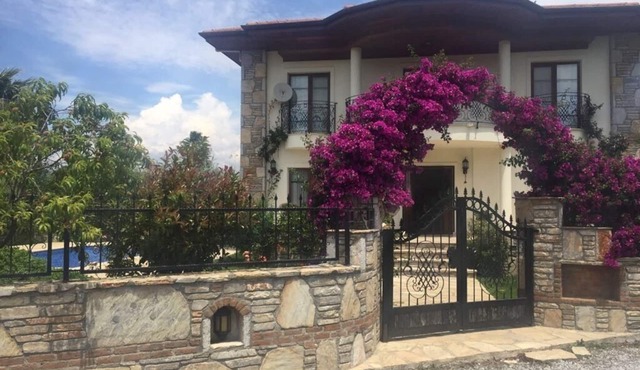 Located in the Maraş Area, close to local riverside restaurants and Town Center.