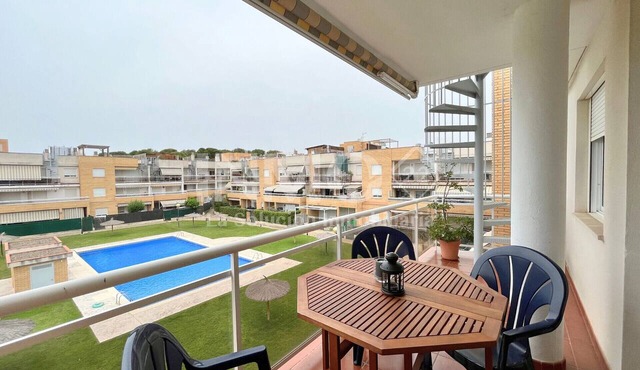 Located in Vilafortuny, terrace, swimming pool and parking.