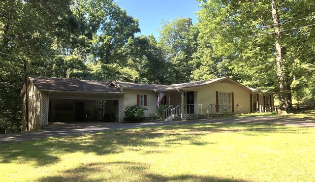 Located near area restaurants, shopping, boat ramps and boat rentals