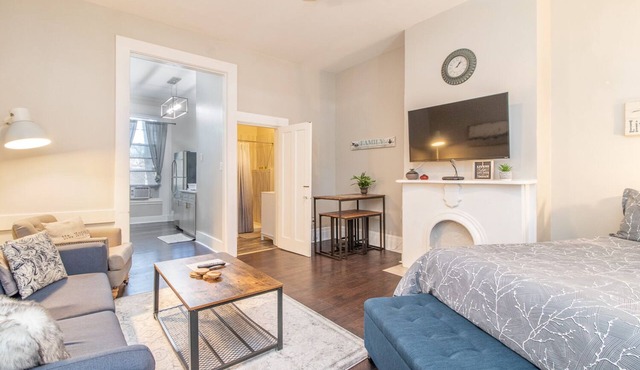 Location! Fresh, Clean Studio 3 Miles from Downtown Cincinnati