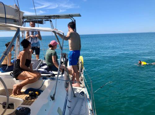 Location insolite en voilier, navigation, coucher de soleil, et baignades en mer