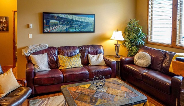 Location Location! 2bd2ba Condo in the heart of Downtown Invermere!