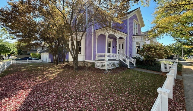 LOCATION! LOCATION! LOCATION!nWelcome to The Purple House!
