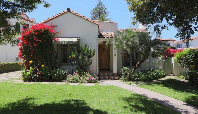 Location-Location-Location! Unique House in beautiful West Beach
