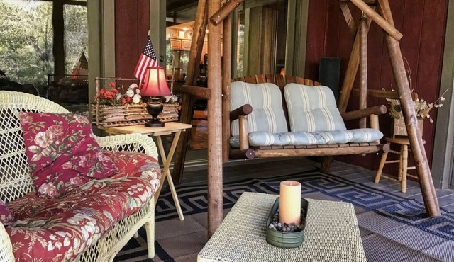 Lodge Between the Lakes - With Adjacent Indoor Pickleball Court