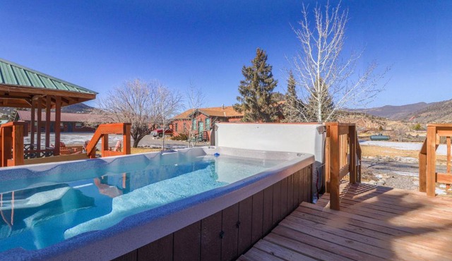 Lodge Cabins 6 & 7