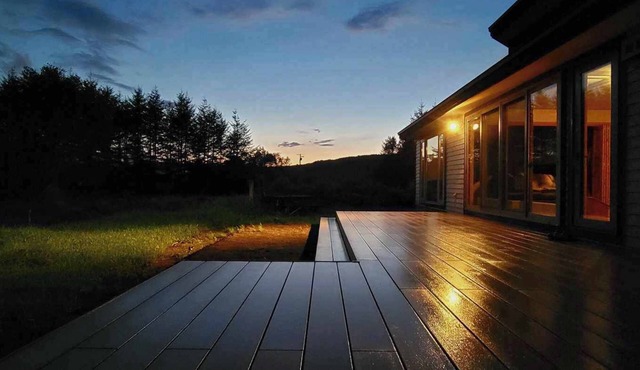 Lodge "Hunter's Forest" is a quiet vacation home surrounded by nature. 9 minutes drive from the airport, 8 minutes to the city center, 3 minutes to the 100% spring-fed outdoor hot springs, 15 minutes to the ocean, and fully equipped for long-term stays!