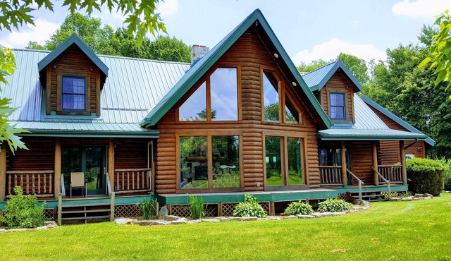 Lodge on Pine Ridge, with private 50 acres