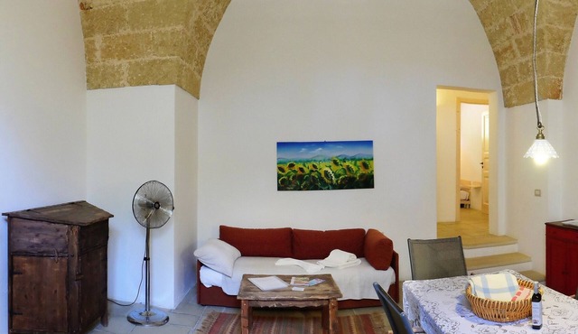 Lodge Ponente 4/5p with kitchen, in Masseria with shared swimming pool in Salento