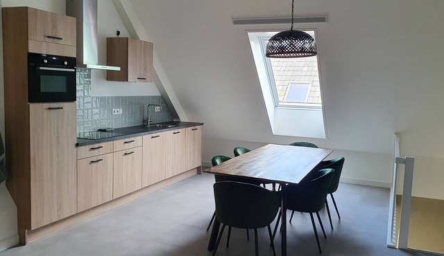 Lodging 4: Spacious and luxurious 4 to 6 person apartment.