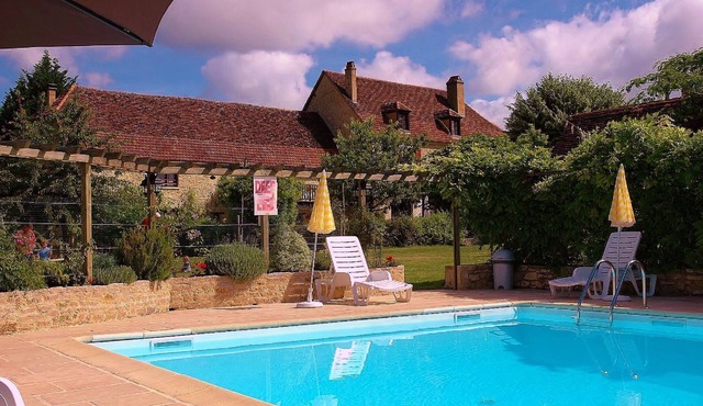 Lodging complex for 15 people max in Quercy by the Dordogne valley