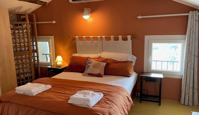 Lodging for group of 9 to 11 people