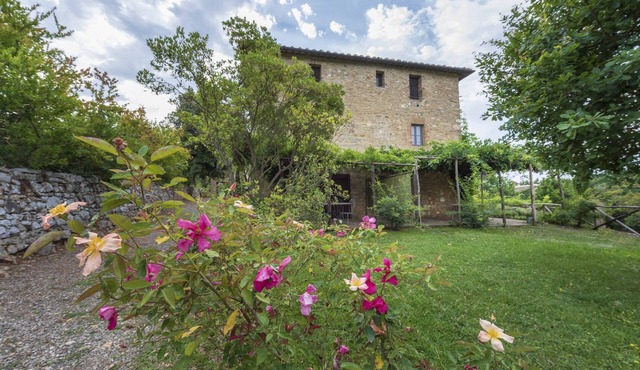 Lodging in Casole Elsa,Siena,pool,Wi-Fi,terrace,barbecue,family friendly,sleep 7