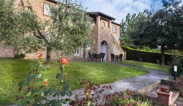 Lodging in central Tuscany,pool,children pool,Aircon,ideal for families, sleep 5