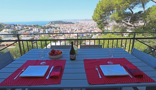 LOFT apartment overlooking the Baie des Anges 5-star apartment