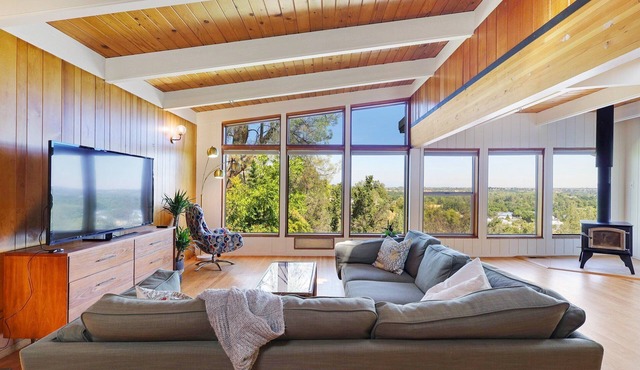 Loft View 53 : Central Style