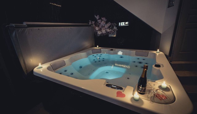 LOFT with private jacuzzi, CENTRE VILLE PONTOISE