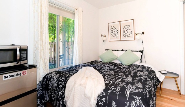 Loftium | Cozy & Chic Guest Suite - steps from Alki Beach!
