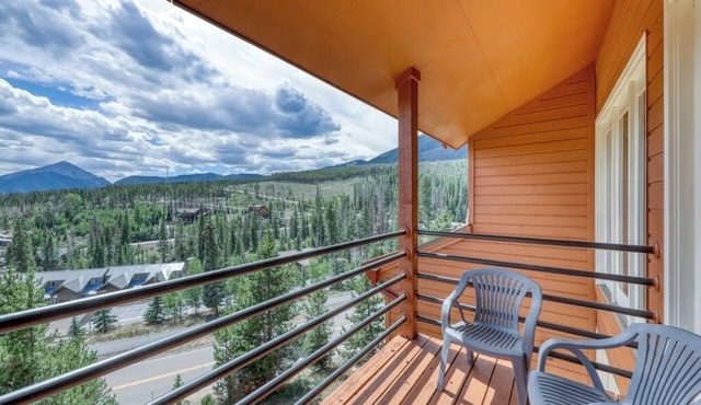 Lofty condo with beautiful mountain & lake views plus wood fireplace