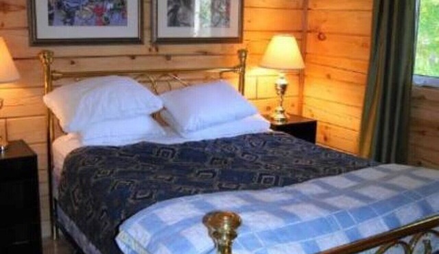Log Cabin Escape on the Lake