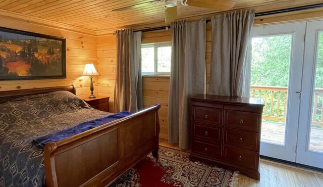 Log Cabin Escape on the Lake