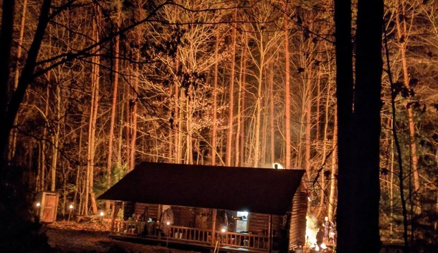 Log Cabin Off Grid, unlimited hiking trails, natural forest