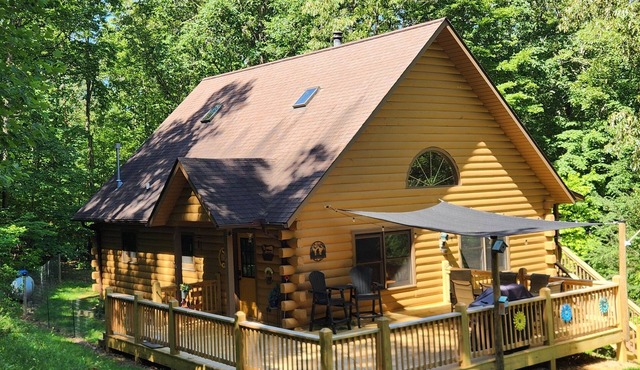 Log Cabin - Secluded 5 Acres - 5 min to Historic Downtown Murphy