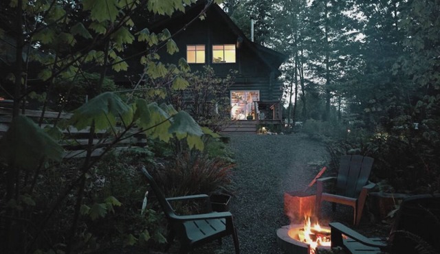 Log Cabin with Sauna | Central Island Getaway