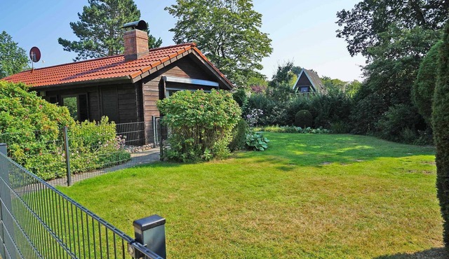 Log cabin with W-LAN - large terrace with beach chair - - with fence in a quiet location
