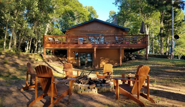 Log Home on Leader Lake- Quiet and Beautiful Sand Bottom Lake, Swim Fish Paddle
