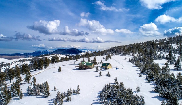 Log Home, Stunning Views, Smart Tech Galore & Hot Tub on 23 Acres